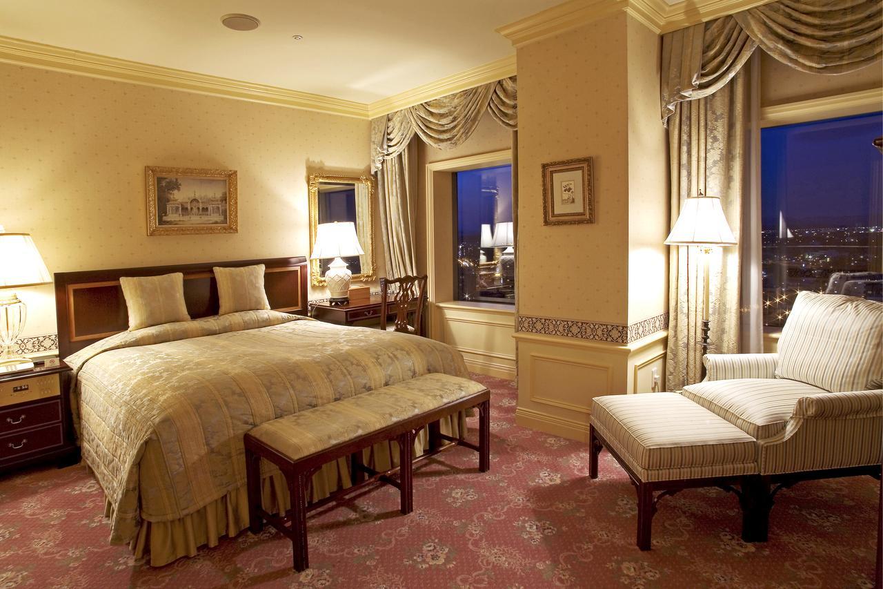 Omo7 Asahikawa By Hoshino Resorts Zewnętrze zdjęcie A bedroom at the Four Seasons Hotel in Washington, D.C.