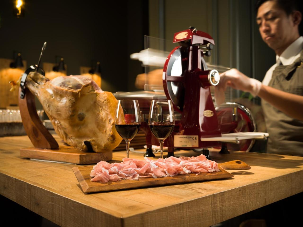 Omo7 Asahikawa By Hoshino Resorts Zewnętrze zdjęcie A prosciutto slicer
