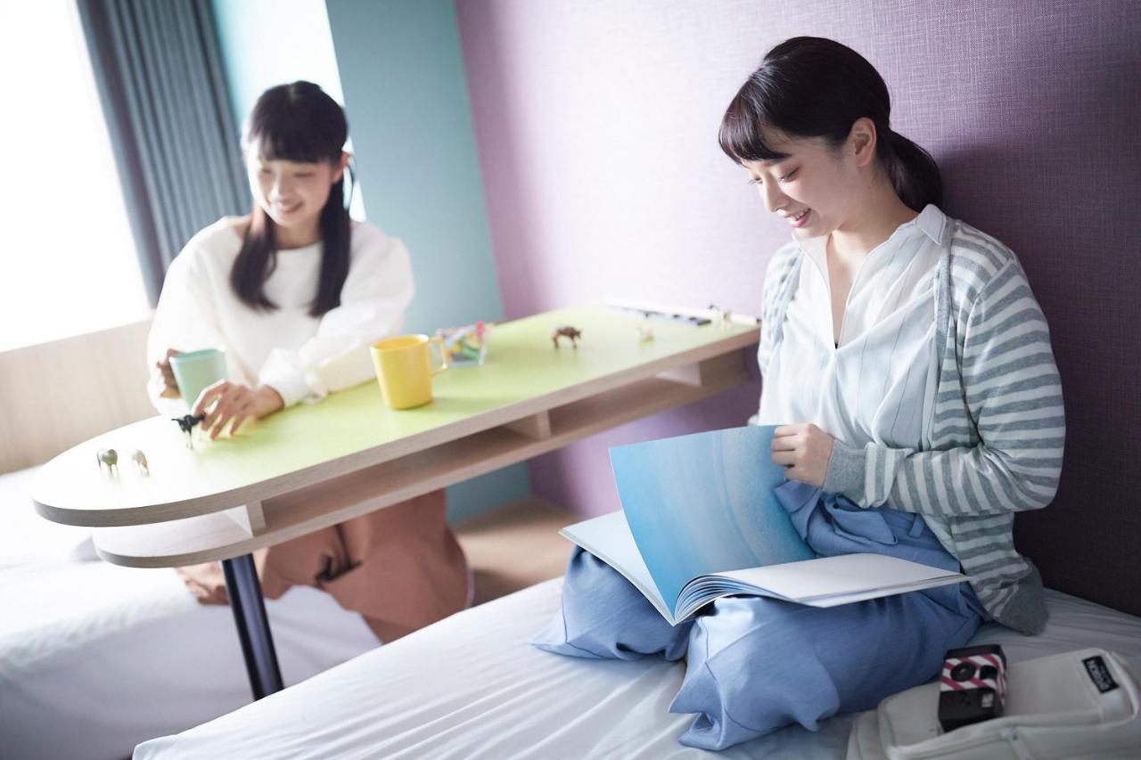 Omo7 Asahikawa By Hoshino Resorts Zewnętrze zdjęcie Students studying in the dormitory